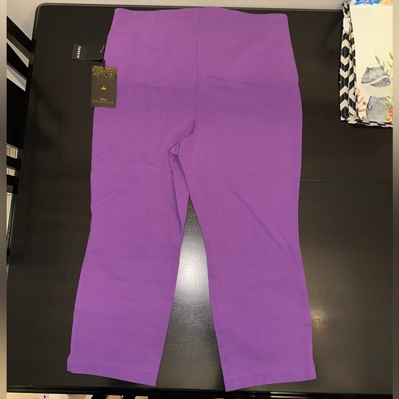 Torrid Disney Capri size 1 (14/16) - Picture 2 of 6